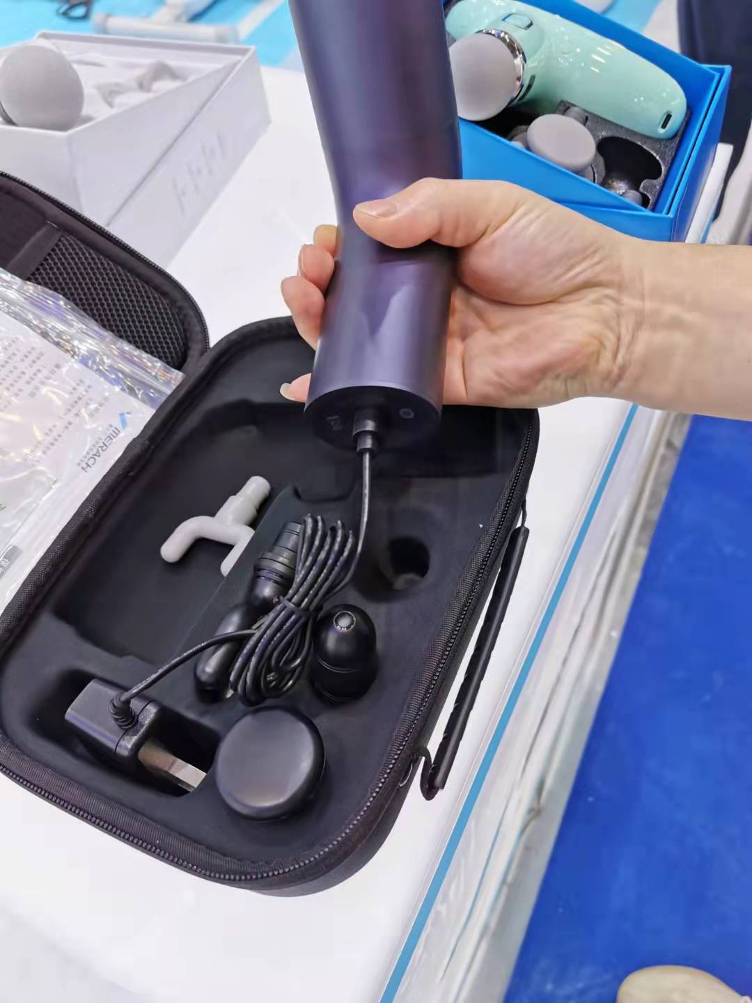 میک اپ ڈیوائس کے لیے چارج پوگو پن کیسے ڈیزائن کیا گیا ہے؟